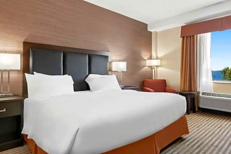 King Room with Roll-in Shower - Disability Access/Non-Smoking