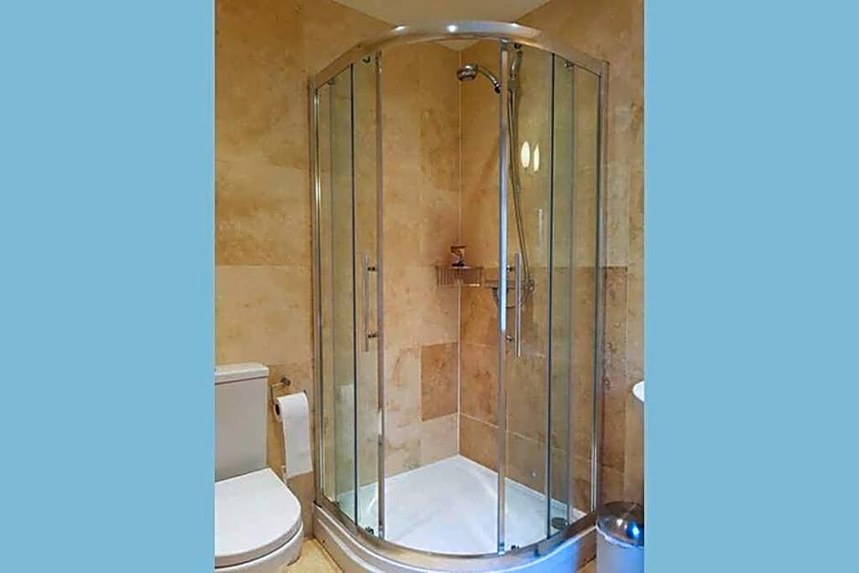 No 6 The Square Tearooms & Accommodation