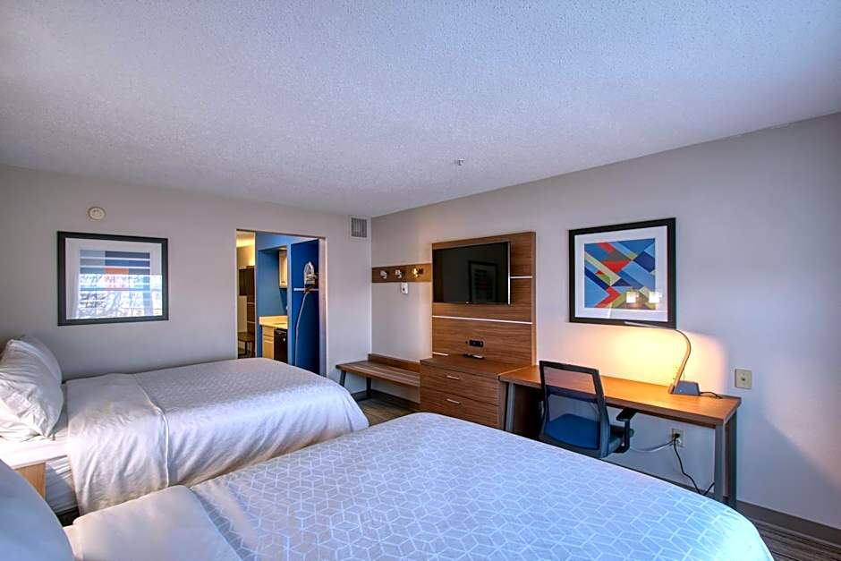 Holiday Inn Express Hotel & Suites Oshkosh - State Route 41 By IHG