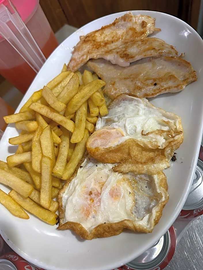 Hostal agripino y Restaurante asiático