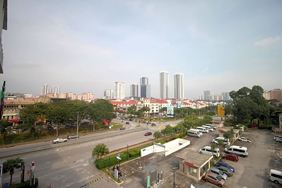 Tropical Hotel Kota Damansara