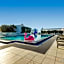 Hot tub & Rooftop pool- Near Beach