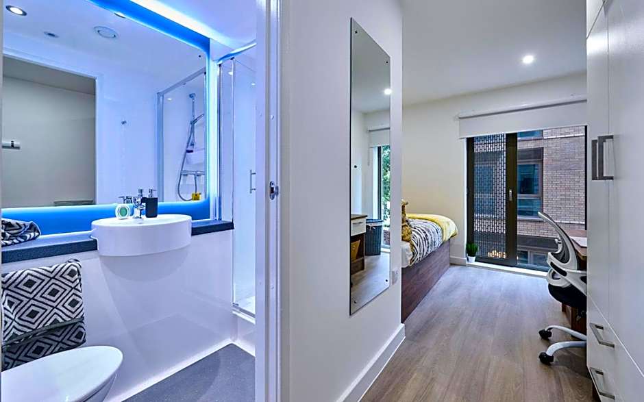 For Students Only The Oaks in Coventry