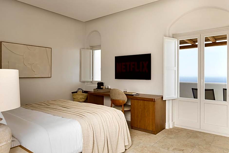 NĒRO Boutique Hotel
