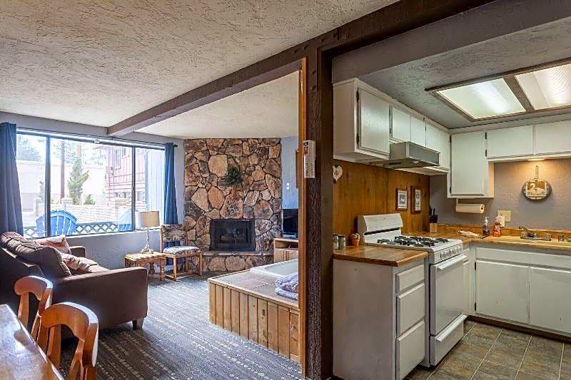 SoCal Vacations - Village Inn