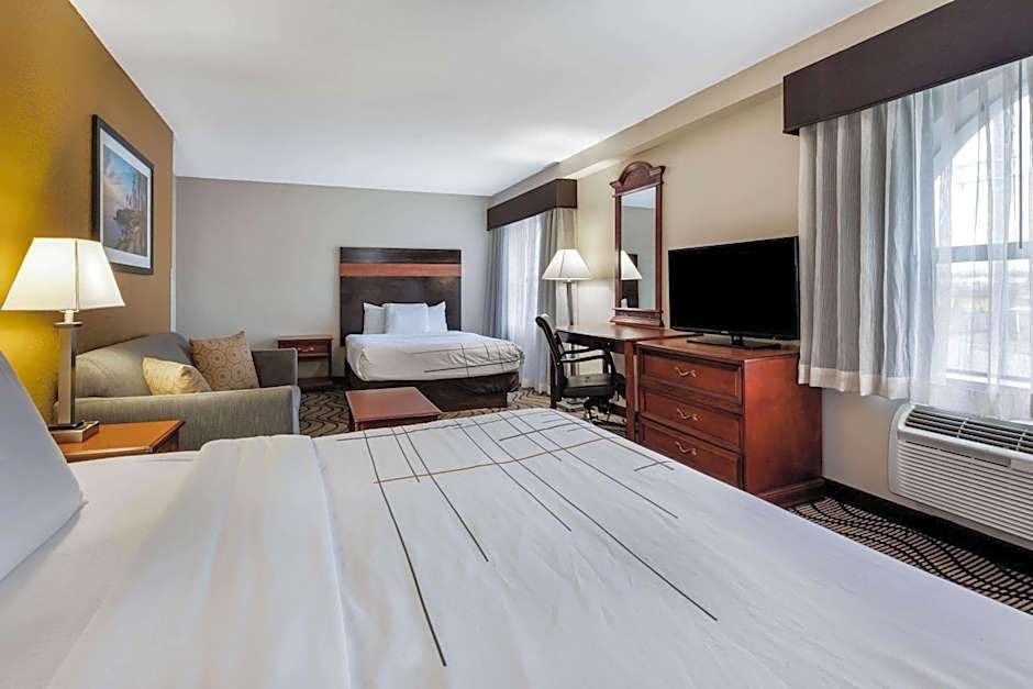 La Quinta Inn & Suites by Wyndham Sandusky