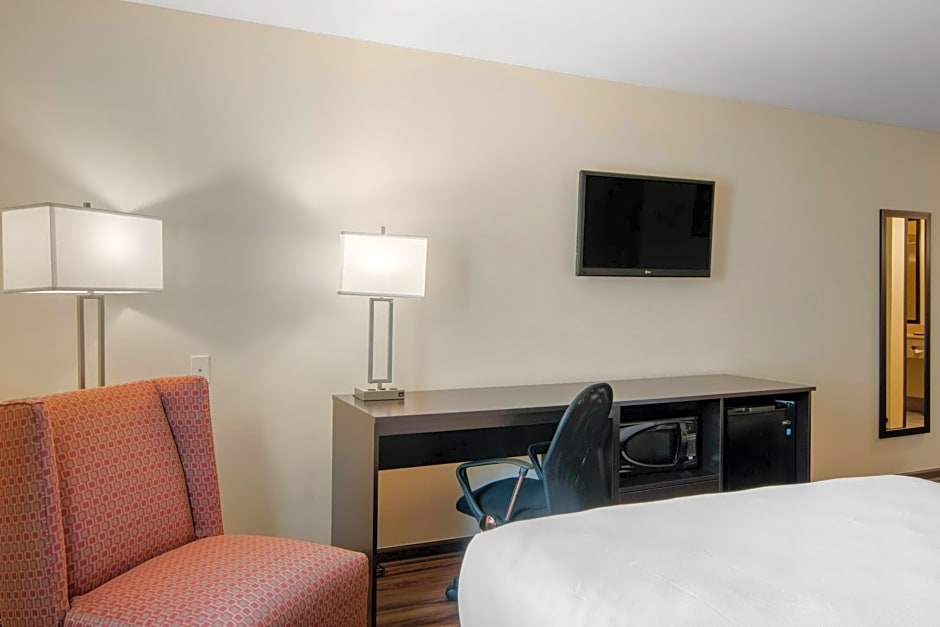 Econo Lodge Inn & Suites