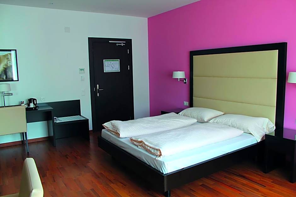 Enjoy 1313AG Hotel Touring