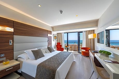 Family Room Plus with Sea View (2 Adults + 3 Children)