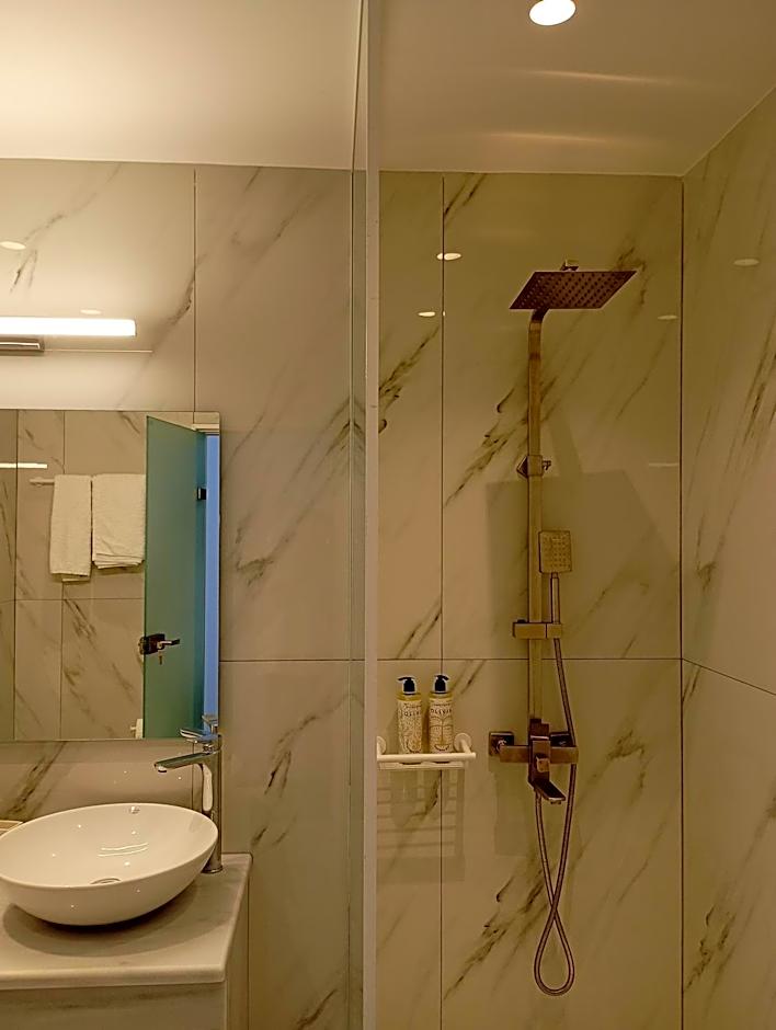 Ifestia Hotel