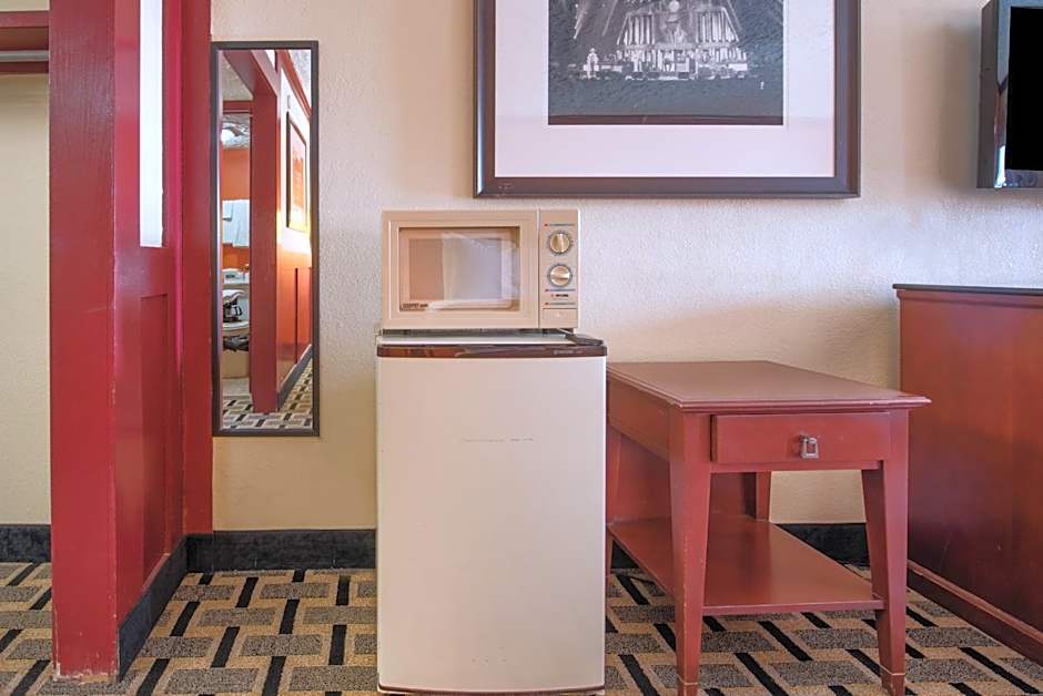 Howard Johnson by Wyndham San Marcos
