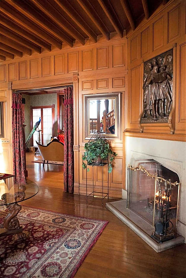 Alexander Mansion Bed & Breakfast