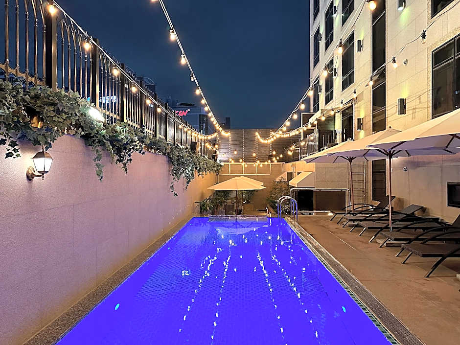 Hotel February Dong Seong Ro