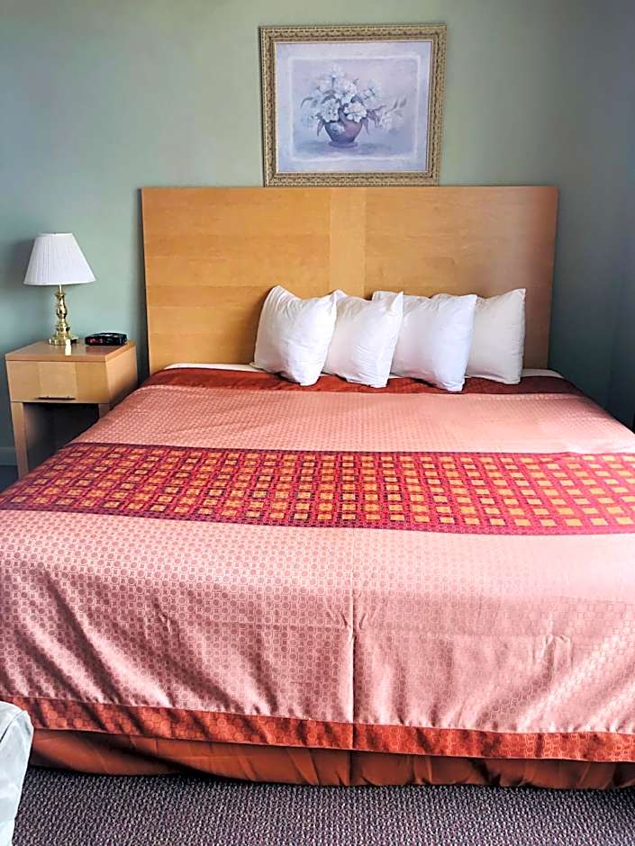 Perth Plaza Inn & Suites