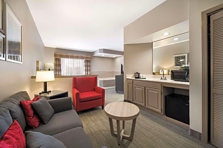 1 King Bed, Suite, Nonsmoking, Accessible