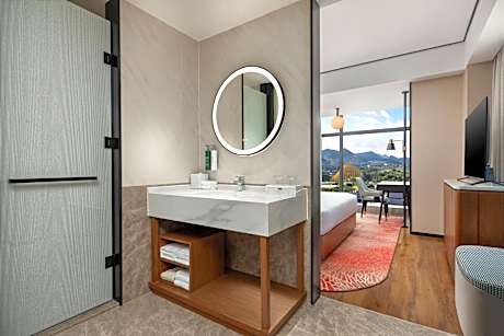 King Room with Mountain View