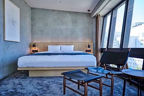 Corner Suite with Forest View