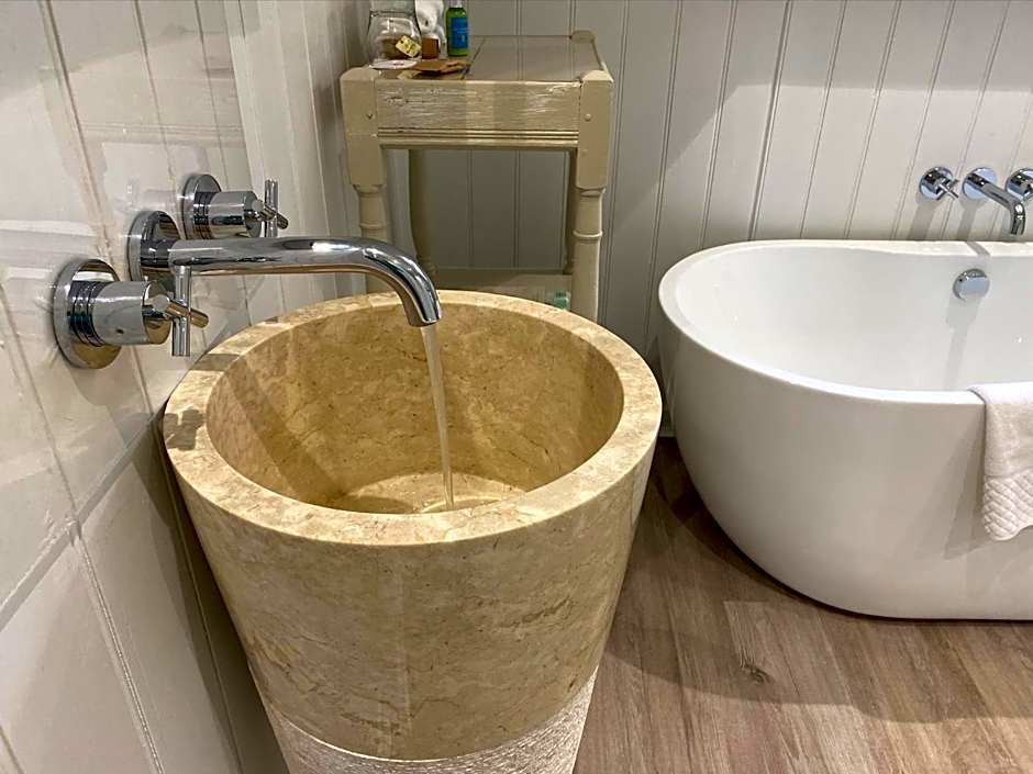 Great Fosters - Near Windsor