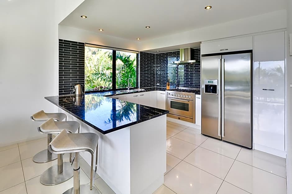 Pinnacle Apartments on Hamilton Island by HIHA