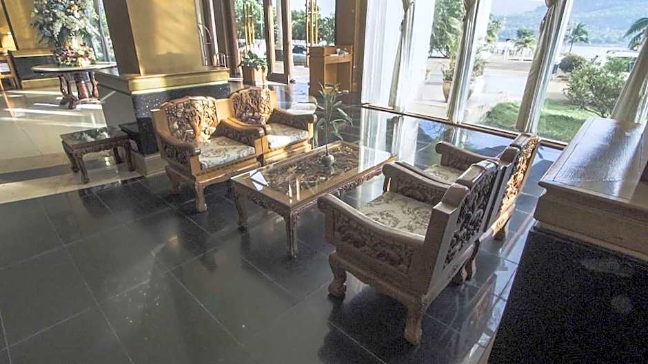 Arawan Riverside Hotel