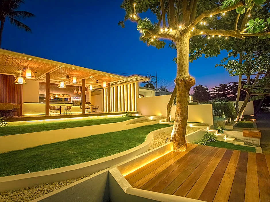 White Whale Beachfront Pool Villa