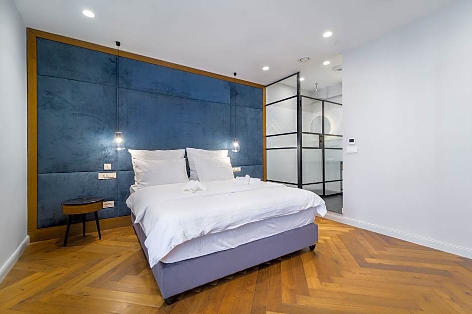 Budapest Eye- Boutique Suites, by BQA