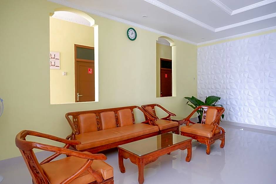 RedDoorz near Rita Supermall Purwokerto 2