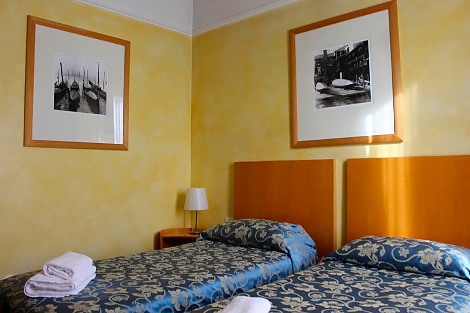 Club Hotel