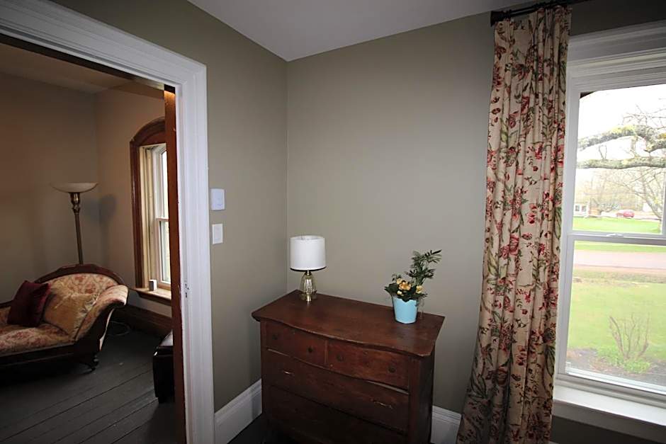 Maplehurst Manor Bed and Breakfast