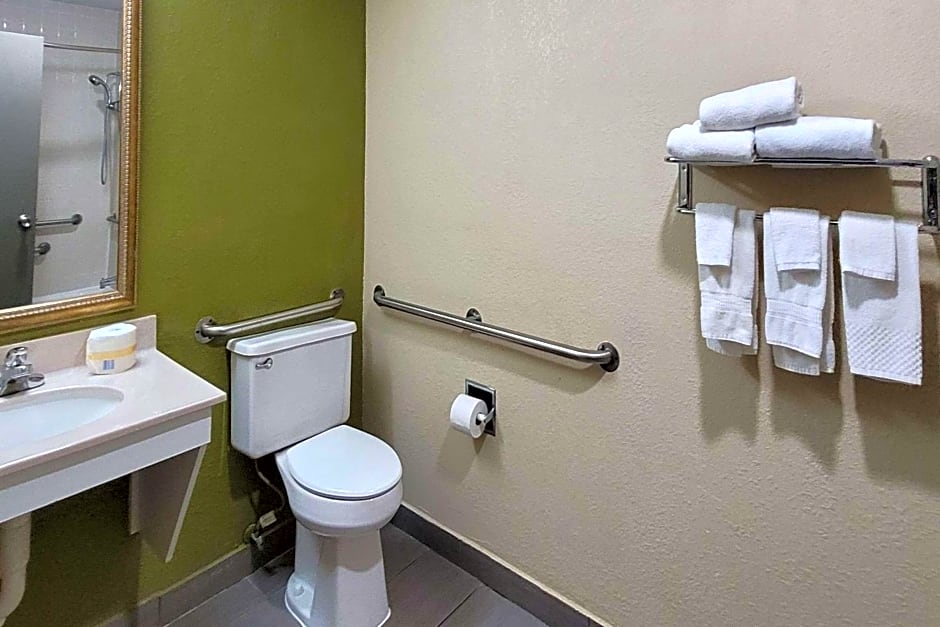 Quality Inn & Suites Columbia I-70