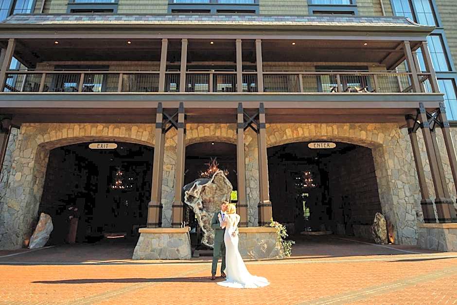 Grand Bohemian Lodge Greenville, Autograph Collection