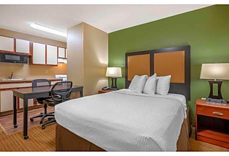 1 Queen Bed | Suite, Non-Smoking, Kitchen