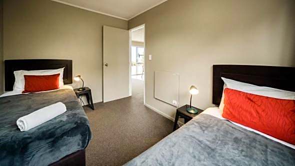 Lakes Edge Holiday Park