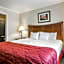 Clarion Inn & Suites At The Outlets Of Lake George