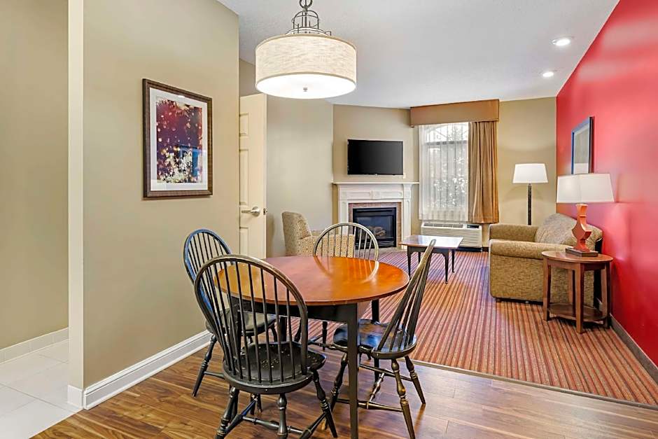 Best Western Plus Dutch Haus Inn and Suites