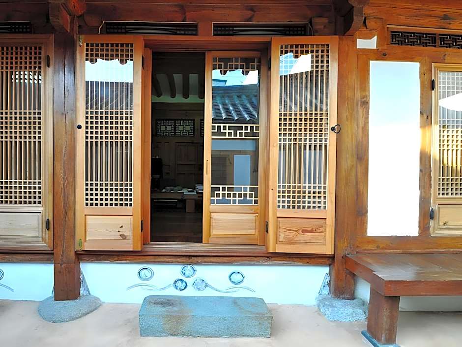 Gallery Jin Hanok Guesthouse