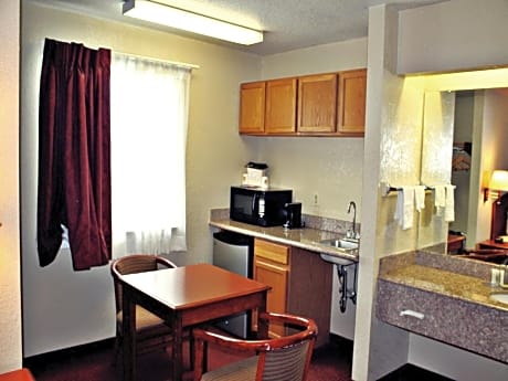 King Suite - Disability Access - Non-Smoking