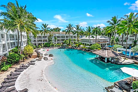 Elysium Private Apartments at Beach Club & Spa