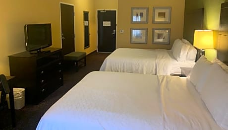 Queen Room with Two Queen Beds - Hearing Accessible