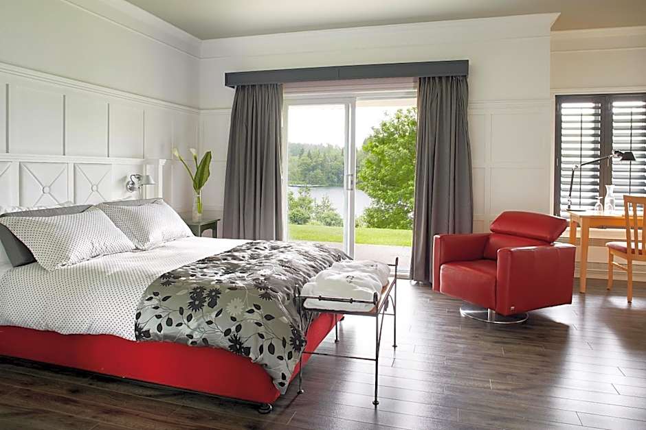 Auberge du Lac-à-l'Eau-Claire