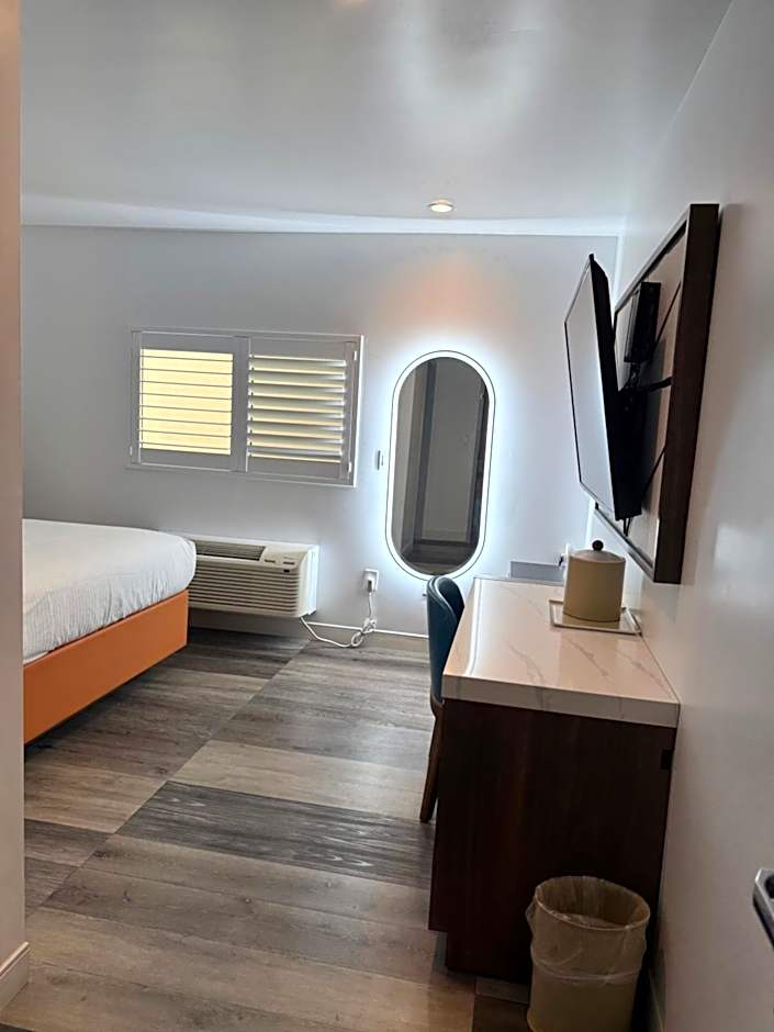 Hotel Rudra - Hollywood