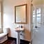 Deloraine Hotel