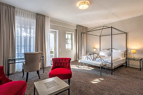 Burgundyroom