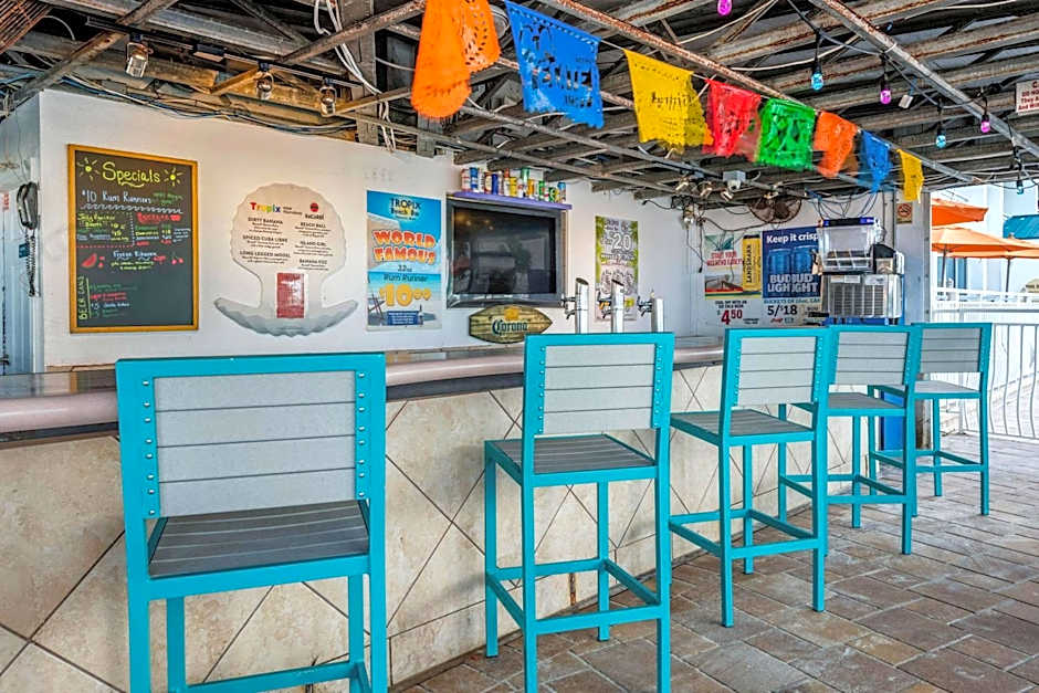 Winter the Dolphin's Beach Club, Ascend Hotel Collection
