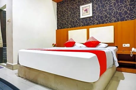 OYO Flagship 91245 Rika Hotel Makassar