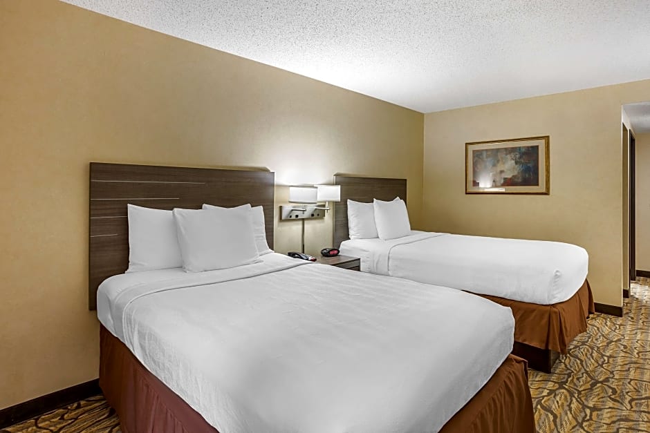 Photo 1 of 5 of 2 Double Beds, Mobility Accessible, Bathtub