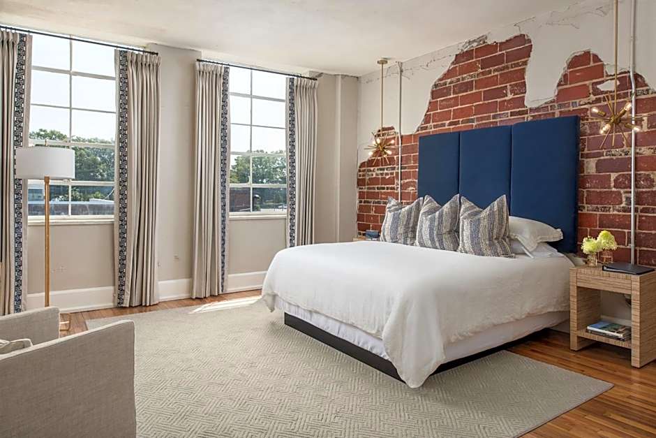 Photo 1 of 4 of Deluxe King Room