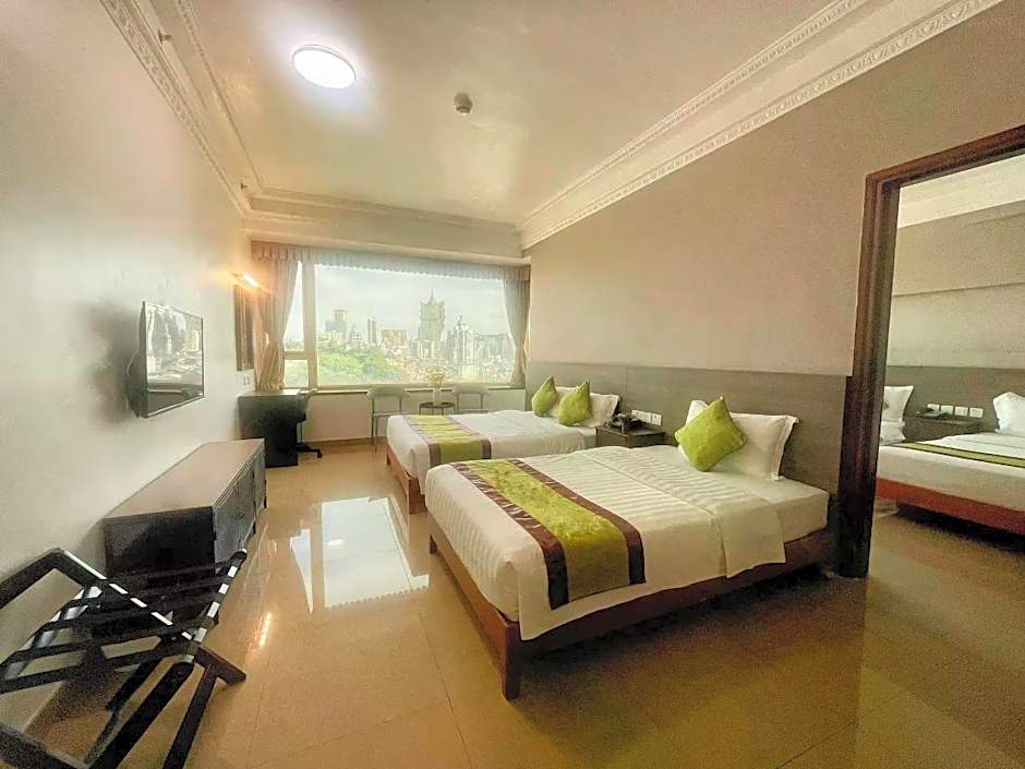 Grand Harbour Hotel