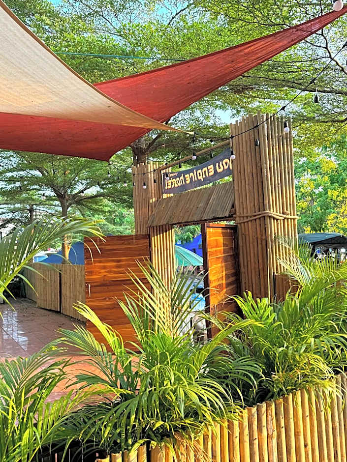 You Empire Hostel & Bar