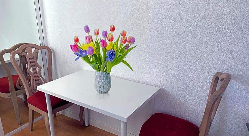 GRAN VIA VALVERDE Apartaments & ROOMS PARKING